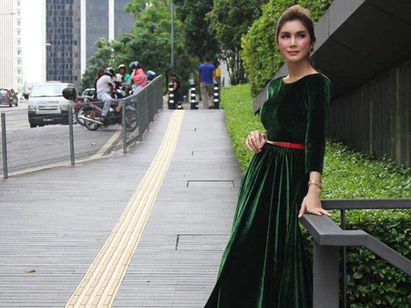 Nur Sajat terasa hati menyebabkannya menangis ketika dimarahi Datuk Seri Aliff Syukri pada penggambaran video muzik 'Abang Nak Tegur' di Sepanyol. u00e2u20acu201d Foto ihsan Intagram/Nur Sajat02