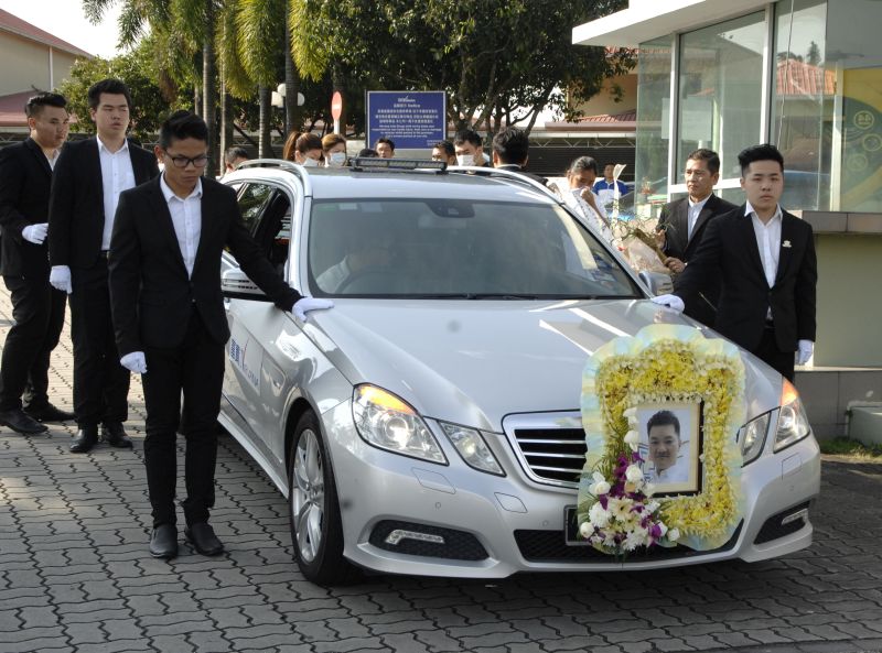 The remains of alleged gang leader Tan Aik Chai, 44, who was brutally killed at a petrol station in Taman Pelangi, was brought to Melaka for his final rites, December 21, 2017. u00e2u20acu201d Picture by Roslan Khamis