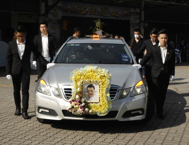 The remains of alleged gang leader Tan Aik Chai, 44, who was brutally killed at a petrol station in Taman Pelangi, was brought to Melaka for his final rites, December 21, 2017. u00e2u20acu201d Picture by Roslan Khamis