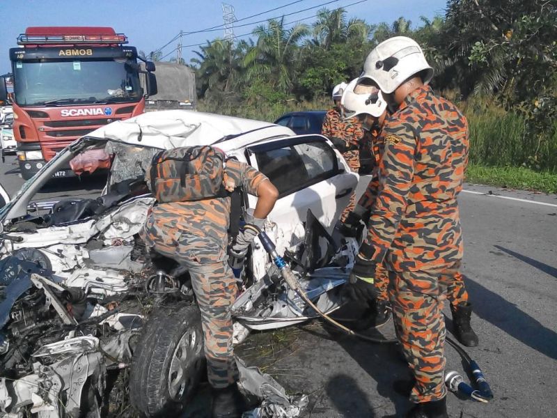 Three people, including the special officer of a state executive councillor were killed in an accident along Jalan Bota Kanan-Teluk Intan this morning. u00e2u20acu2022 Picture courtesy of Perak Fire and Rescue department