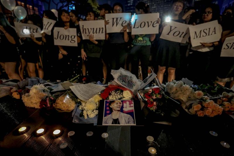 K-pop fans attend the vigil to mourn Jonghyun of SHINee at Dataran Merdeka in Kuala Lumpur on December 21, 2017. u00e2u20acu201d Picture by Firdaus Latif