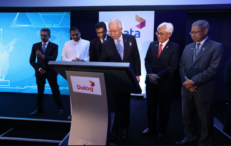 Najib (centre) said he was proud of the achievements of Dialog Axiata in Sri Lanka. u00e2u20acu201d Picture via Twitter/NajibRazak