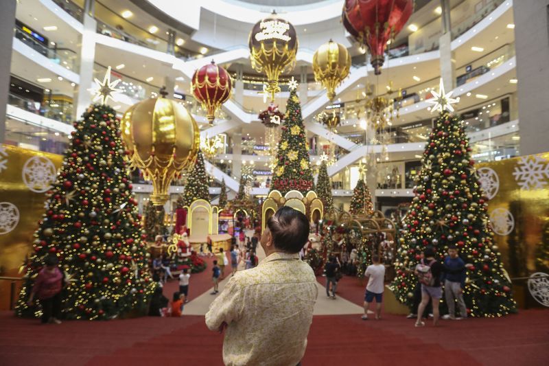 A man looks at the Christmas decorations at the Pavilion Mall in Kuala Lumpur December 16, 2017. u00e2u20acu2022 Picture by Yusof Mat Isa