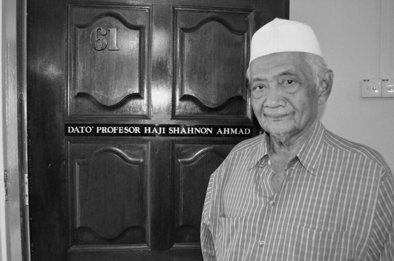 Datuk Shahnon Ahmad passed away around 8am this morning. u00e2u20acu2022 Picture via Twitter/Bernama News