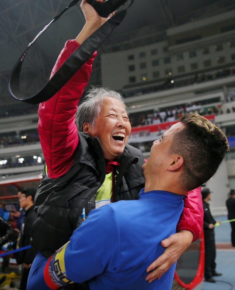 Shanghai Shenhua’s Giovanni Moreno lifts photographer Hong Nanli after the Chinese FA football match between Shanghai Shenhua and SIPG in Shanghai November 26, 2017. — AFP pic