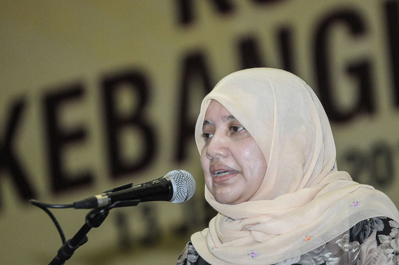 Zaharah Sulaiman speaks at the Rise of the Ummah convention at the Malaysia Islamic Centre, January 13, 2018. u00e2u20acu201d Picture by Miera Zulyana