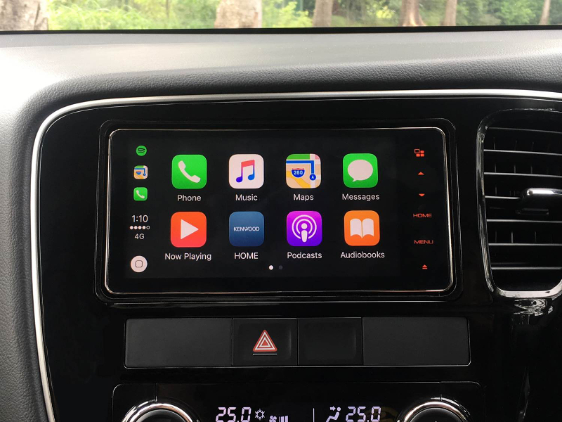 The Outlander features Apple Carplay.