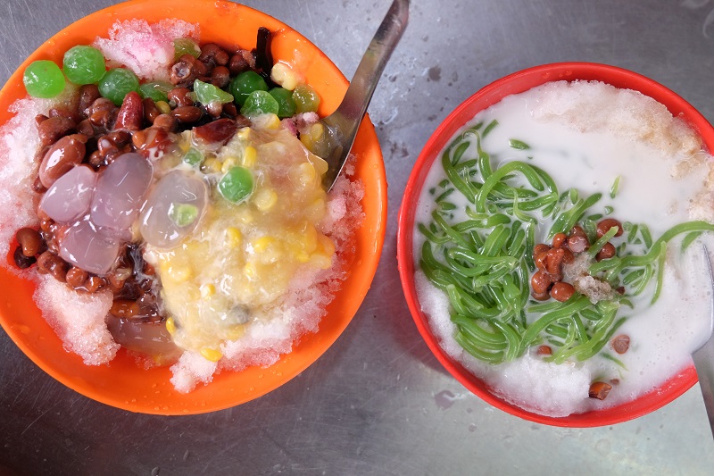 Cendol and ice kacang to cool down on a hot day along Jalan Raja Uda.