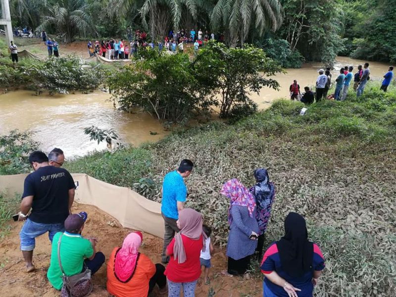 Usaha mencari giat dijalankan sebelum operasi tersebut dihentikan berikutan kejadian lemas hanya rekaan. u00e2u20acu201d Foto ihsan Facebook/Wan Salman Wan Ismail