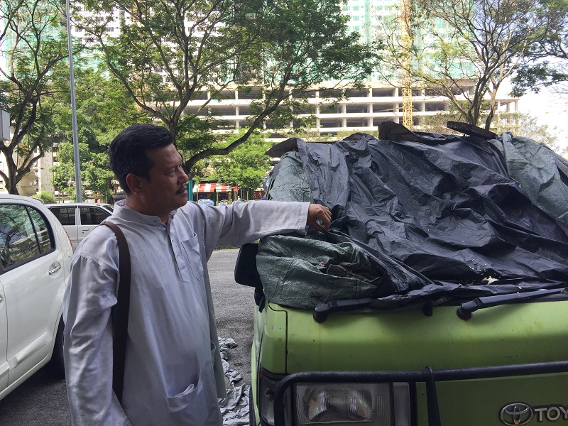 Zainol Abidin Shariff showing a vehicle with its windscreen shattered from a falling item at Jalan Sungai PPR.