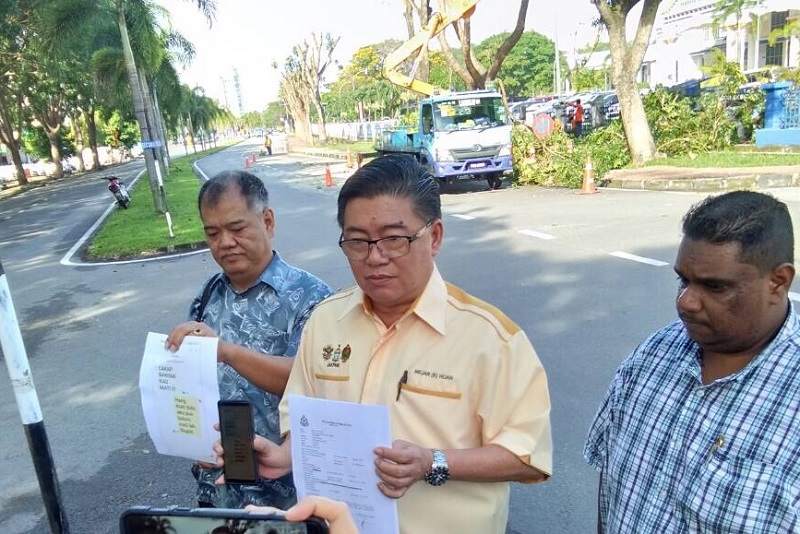 Parti Cinta Malaysia deputy president Datuk Huan Cheng Guan showing the police report he lodged in George Town January 24, 2018. u00e2u20acu201d Picture courtesy of Huan Cheng Guan