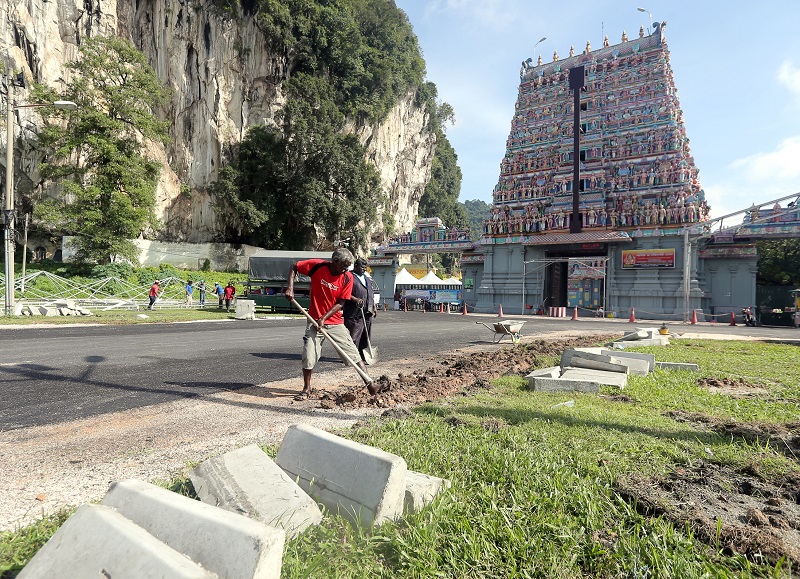 Workers are seen constructing dividers at the vicinity of the Kallumalai Arulmigu Subramaniar Temple in Gunung Cheroh ahead of Thaipusam festival in Ipoh January 24, 2018. u00e2u20acu201d  Picture by Farhan Najib