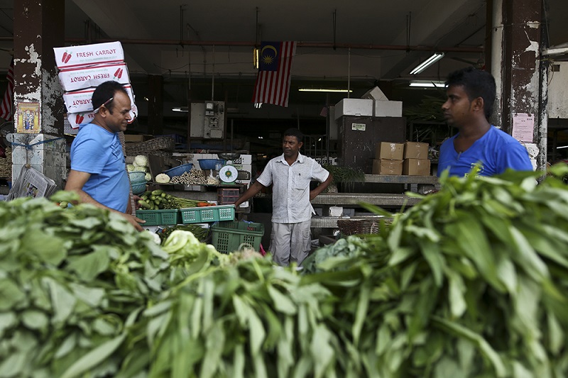 A trader is seen manning his vegetable stall at the Chow Kit wet market in Kuala Lumpur 26 January 2018.  u00e2u20acu201d Picture by Azneal Ishak