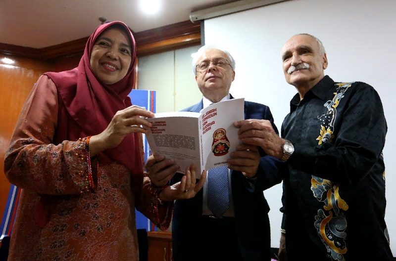 (From left) Datuk Nafisah Ahmad, Valery N. Yermolov and author Victor A. Pogadaev during the launch of the book titled ‘Sejarah Tamadun dan Budaya Rusia’ in Kuala Lumpur January 30, 2018. — Picture by Zuraneeza Zulkifli