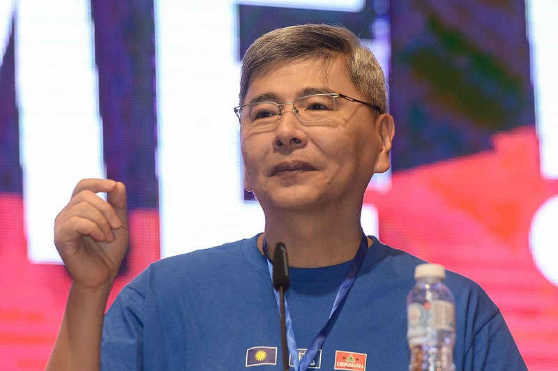 DAP has announced that it will field its Perak chief Nga Kor Ming to square off against Gerakan president Datuk Mah Siew Keong. — Picture by Mukhriz Hazim