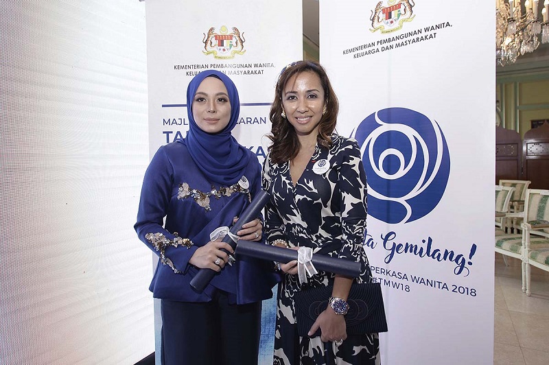 Vivy Yusof (left) and Tengku Zatashah were named as icons and figureheads for the TMW2018 campaign in Putrajaya January 17, 2018. 