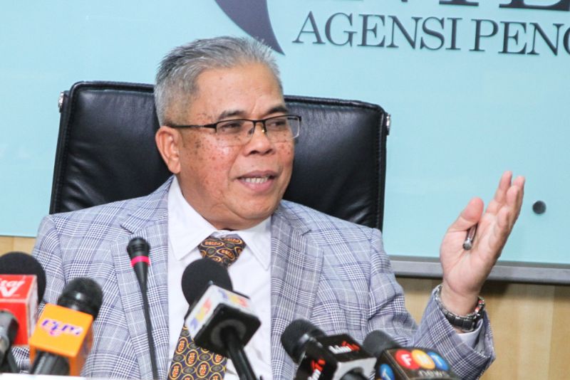 EAIC Chairman Datuk A. Aziz A. Rahim speaks during a press conference in Putrajaya on the death of S. Balamurugan who was in police custody, January 18, 2018. u00e2u20acu2022 Picture by Shafwan Zaidon