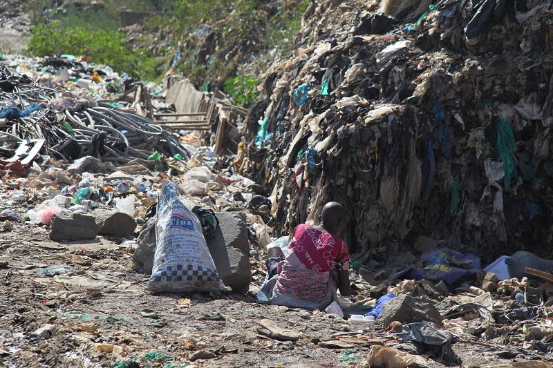 Marita Saie, 59, washes plastic plates which she has collected from the vast mountain of garbage in Dandora slum on the outskirts on Nairobi, Kenya January 23, 2018. u00e2u20acu201d Thomson Reuters Foundation pic