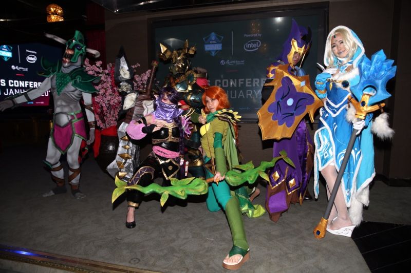 Cosplayers pose for the camera after the ESL One Genting 2018 press conference January 20, 2018. — Picture by Choo Choy May
