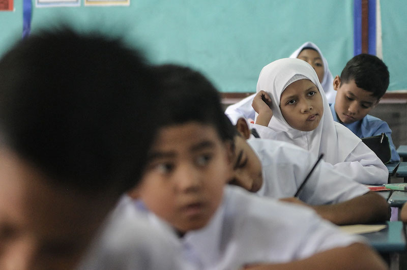 Preschool students attend their first day of school in Puchong January 2, 2018. u00e2u20acu201d Picture by Miera Zulyana