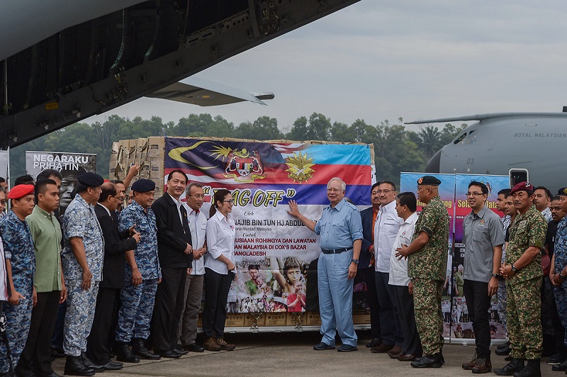 Prime Minister Datuk Seri Najib Razak (centre) flags off the Rohingya Humanitarian Aid Mission and special delegation to visit the Malaysian field hospital in Cox’s Bazar, at the Subang military air base January 27, 2018.