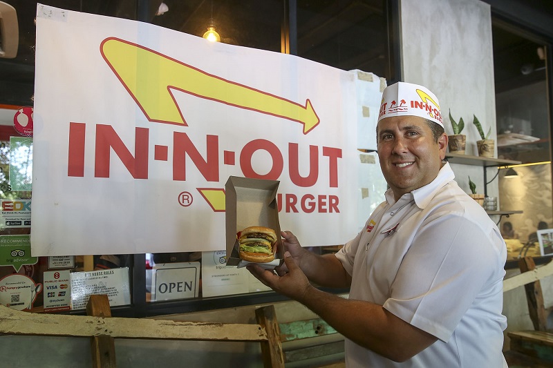 Special foreign events manager Eric Billings poses with an In-N-Out burger at Strangers at FOURTY7 in Petaling Jaya January 23, 2018. u00e2u20acu201d Picture by Yusof Mat Isa