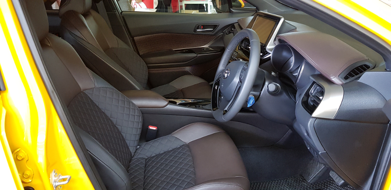 The interior of the Japanese-spec Toyota C-HR.