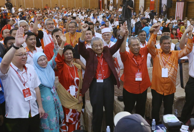Pakatan Harapan leaders attend the Pakatan Harapan convention in Shah Alam January 7, 2018 u00e2u20acu201d Picture by Zuraneeza Zulkifli