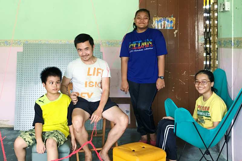 Leong (second from left) and some of the former residents of Razak Mansion.