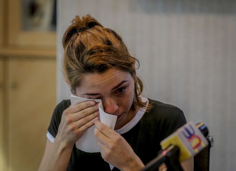 Elizabeth Avalos cries during a press conference at the Argentinian Embassy in Kuala Lumpur January 24, 2018.