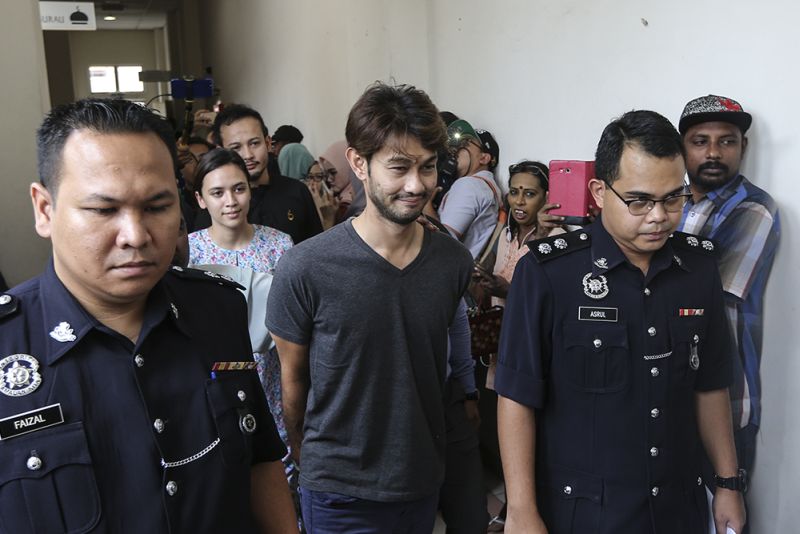 Actress Diana Danielle (back) is seen with husband Datuk Farid Kamil at the Majistrateu00e2u20acu2122s Court in Petaling Jaya January 16, 2018. u00e2u20acu2022 Picture by Azneal Ishak