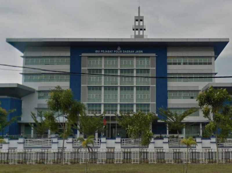 Ketua polis Jasin berkata tiada unsur jenayah dalam kejadian itu dan kes diklasifikasikan sebagai mati mengejut. u00e2u20acu201d Paparan skrin Google
