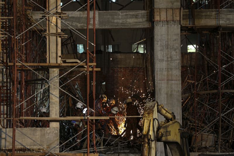 A Bangladeshi worker is believed to be trapped in rubble when a part of the construction site for an electrical substation on Jalan Cochrane collapsed January 9, 2018. u00e2u20acu201d Picture by Azneal Ishak