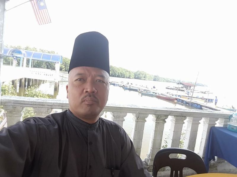 Johor Baru-based non-governmental organisation (NGO) Persatuan Prihatin Kempas chairman Salim Hj Daud has about 15 years of experience in attending to plights and grouses of flat residents. u00e2u20acu2022 Picture courtesy of Salim Hj Daud