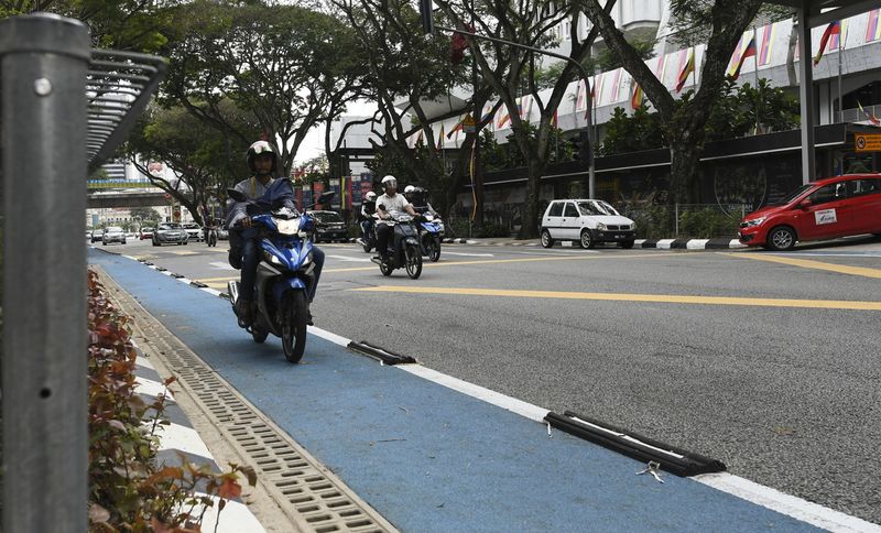 A motorcyclist riding a motorcycle on the bicycle lane in Kuala Lumpur, January 22, 2018. u00e2u20acu201d Bernama pic