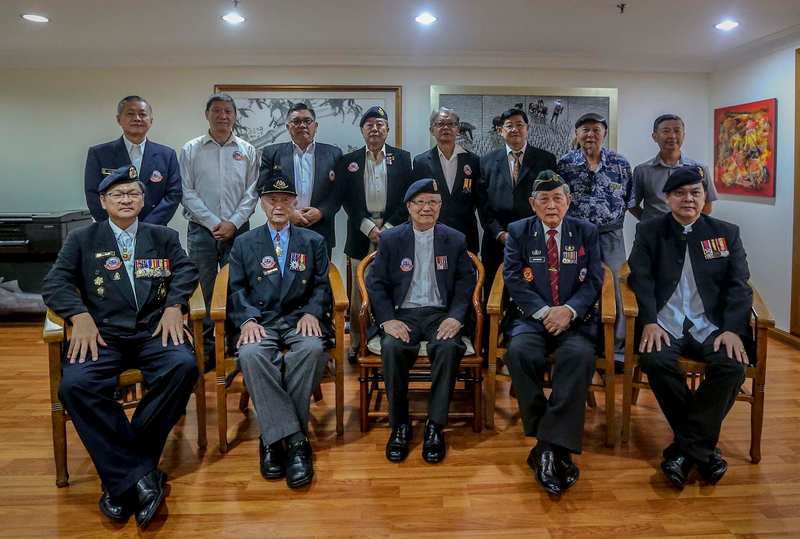 Malaysian Armed Forces Chinese Veterans Association pose for group photo after press conference at The Boulevard Mid Valley City January 15, 2018. — Picture by Firdaus Latif