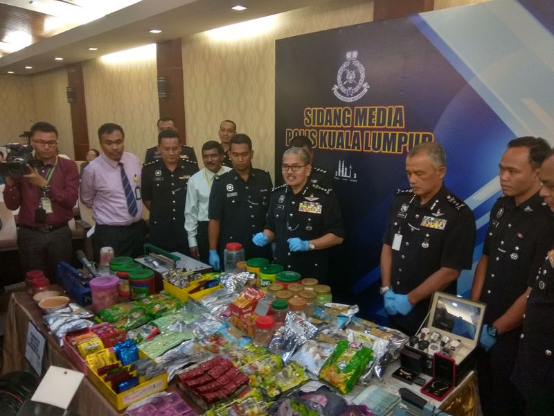 Datuk Mazlan Lazim showing the seized drugs to the media during a press conference, January 18, 2018. u00e2u20acu201d Picture courtesy of Royal Malaysian Police