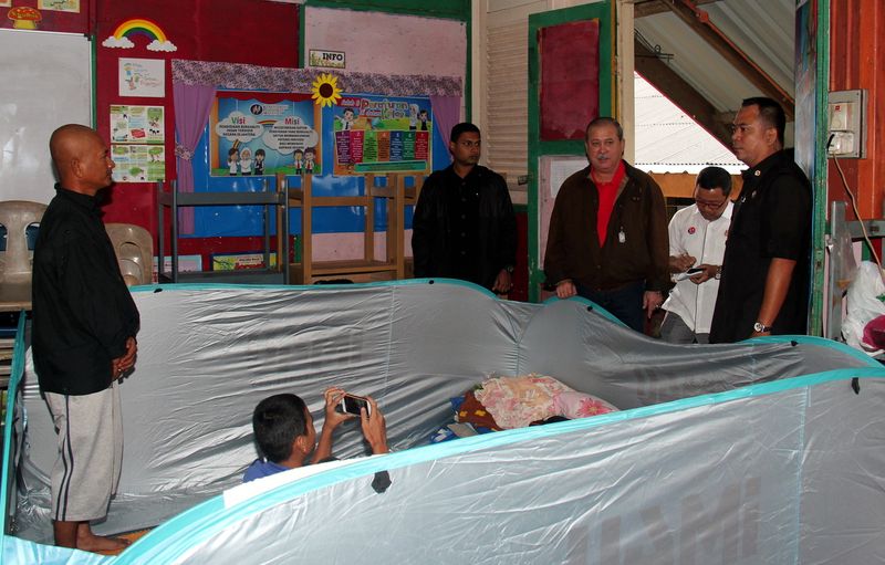 Sultan of Johor Sultan Ibrahim (third right) visiting a temporary tent prepared for flood victims in the temporary settlement centre at  Sekolah Kebangsaan Mersing Kanan, in Mersing, January 15, 2018. u00e2u20acu201d Bernama pic