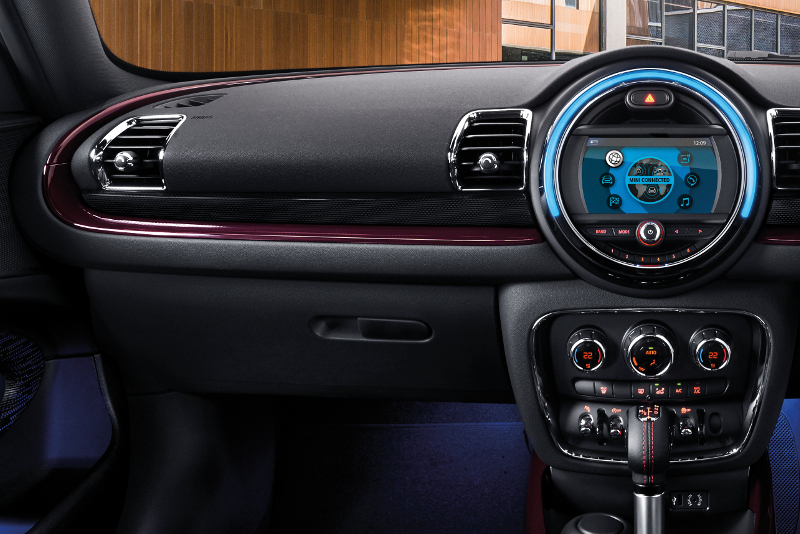 A look at the pure burgundy cockpit trim in the Mini Clubman Sterling Edition.