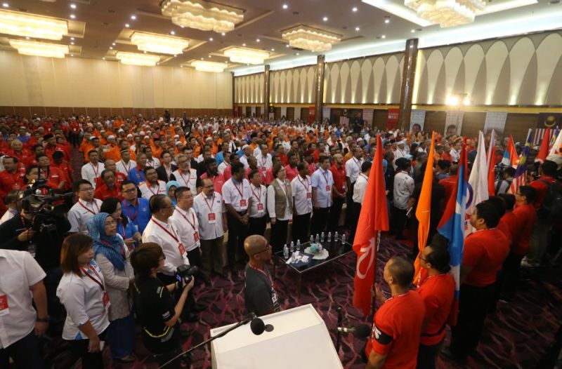 Pakatan Harapan delegates at the partyu00e2u20acu2122s second convention in Shah Alam January 7, 2018. u00e2u20acu2022 Picture by Ahmad Zamzahuri