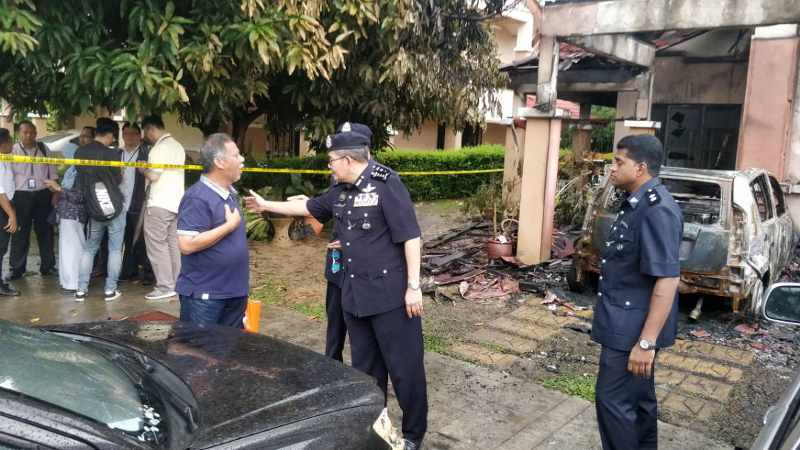 KL police chief Commissioner Datuk Mazlan Lazim visits the crime scene of an arson attack at Jalan P11/1, Precinct 11, Putrajaya January 24, 2018.