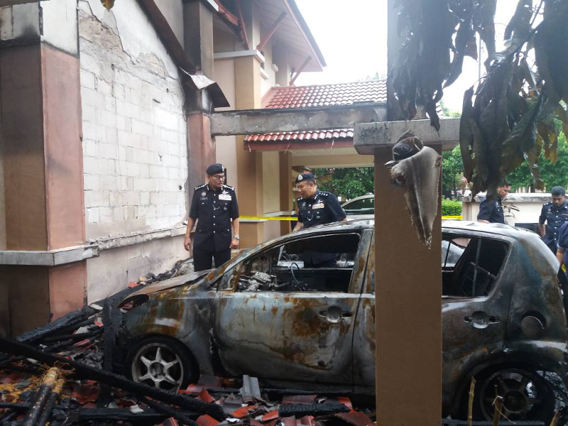 KL police chief Commissioner Datuk Mazlan Lazim visits the crime scene of an arson attack at Jalan P11/1, Precinct 11, Putrajaya January 24, 2018. u00e2u20acu201d Picture courtesy of the Royal Malaysian Police