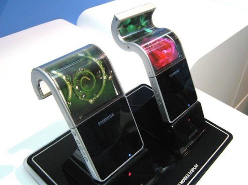 Is this what Samsungu00e2u20acu2122s foldable smartphone is going to look like? u00e2u20acu201d SoyaCincau pic