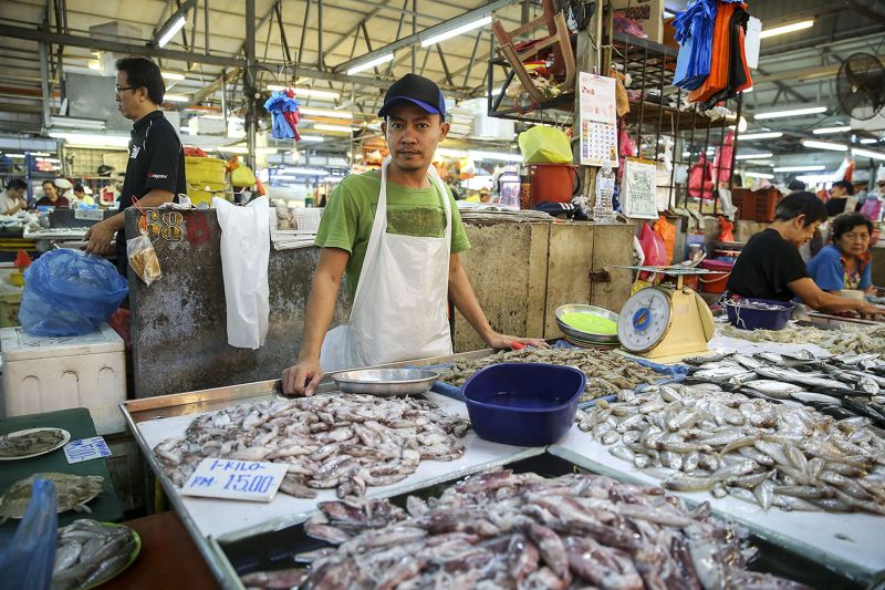 Fishmonger Khairul Osman said deliveries for squid have always been stable but in the last few days he had barely received 10kgs of locally caught squid for his stall.