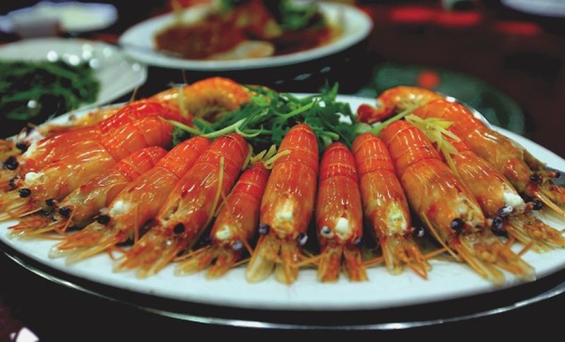 Steamed freshwater prawns in Tanjung Tualang.