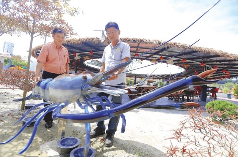 Chang (left) and Soon Mun have plans to further promote Tanjung Tualang as a food haven.