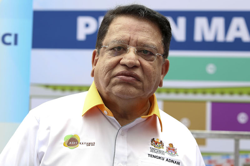 Federal Territories Minister Datuk Seri Tengku Adnan Tengku Mansor. u00e2u20acu201d Picture by Yusof Mat Isa