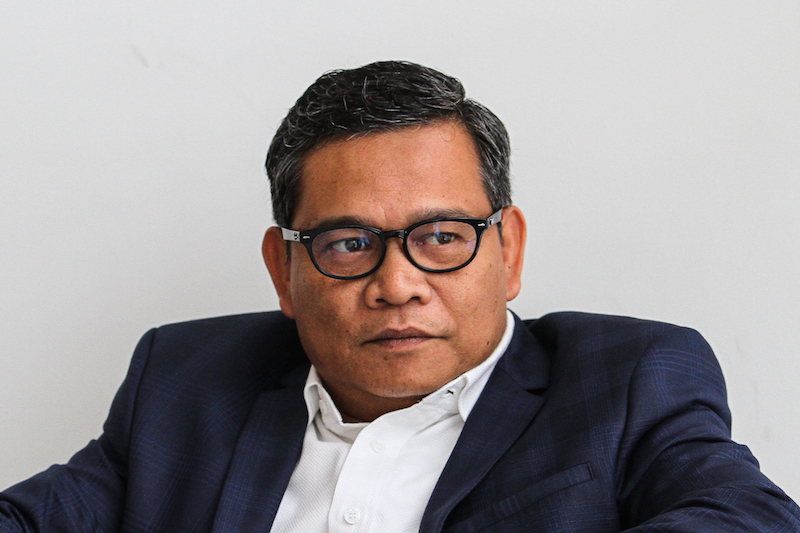 MCMC Chief Officer Network Security and Enforcement Sector Zulkarnain Mohd Yasin at an interview session with Malay Mail at MCMC Tower 1, Cyberjaya February 8, 2018. u00e2u20acu201d Picture by Shafwan Zaidonu00c2u00a0