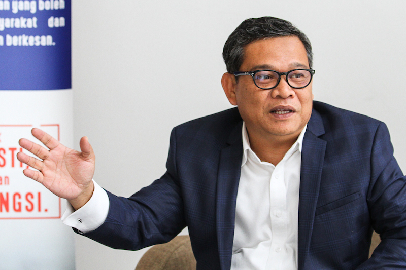 MCMC Chief Officer Network Security and Enforcement Sector Zulkarnain Mohd Yasin at an interview session with Malay Mail at MCMC Tower 1, Cyberjaya February 8, 2018. u00e2u20acu201d Picture by Shafwan Zaidonu00c2u00a0