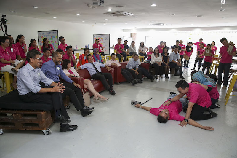 Datuk Chang Kim Wah (with tie) and top management staff witnessing a presentation by Eco World staff at the end of their two-day training in Genovasi Malaysia, Petaling Jayau00c2u00a0February 8,2018.u00c2u00a0u00e2u20acu201du00c2u00a0Picture by Yusof Mat Isa